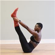 Rejoignez-moi pour des séances de Pilates en visio, adaptées à tous les niveaux. Flexibilité horaire et pratique depuis chez vous